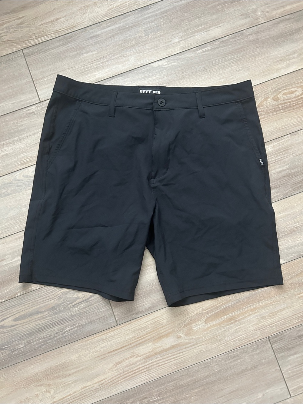 REEF Men's Black Cargo Shorts Polyester Spandex Lightweight Outdoor Pockets Sz36